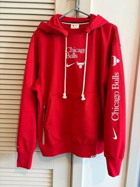 Chicago Bulls Red Pullover Hoodie - Nike - Men’s * Size Medium